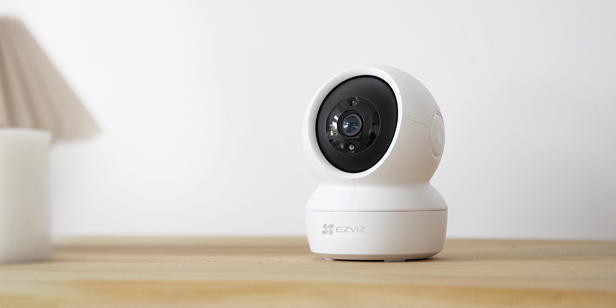Banner promosi Ezviz C6N Smart Camera 4MP dengan desain modern